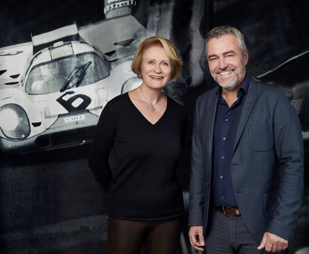 Karin Salling næstformand i Salling Fondene og Poul Dalsgaard direktør i Classic Race
(Foto: CRAA - Allan Toft)
